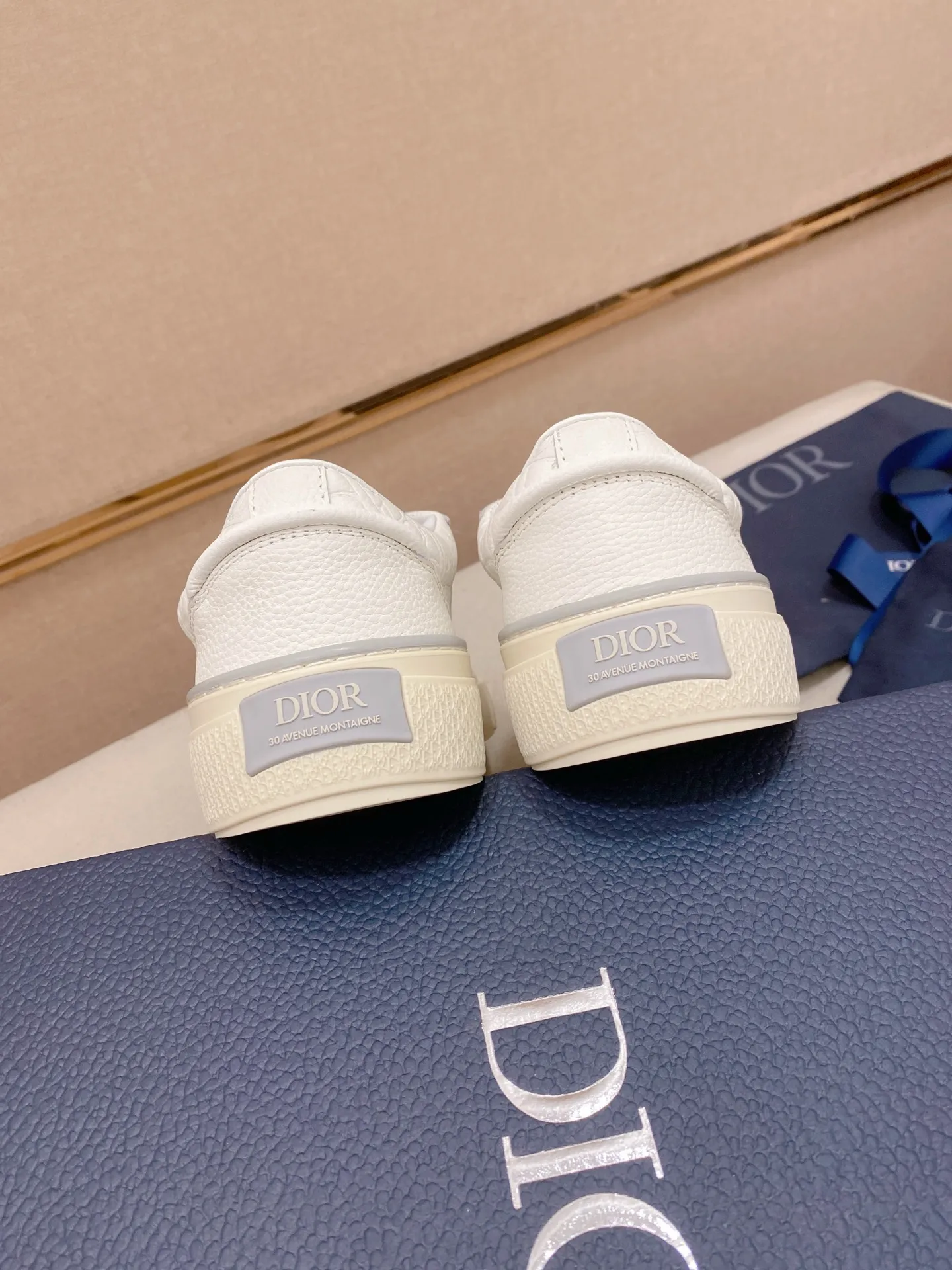 Factory price: 300 Men's shoes 💰[Dior·Dior] Top 🔍Couple style 💏🔍New casual sports style couple shoes, new four-season design, perfect workmanship, lace-up lazy style to create cabinet quality, upper: imported first-layer cowhide, sheepskin lining is soft and comfortable, ultra-light TPU wear-resistant outsole, simple, versatile fashion men's shoes, excellent color code number 35--44